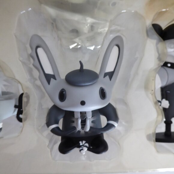 RARE NEW 2005 3” SCARY GIRL MONO BLACK WHITE EDITION DESIGNER VINYL FIGURE SET - Picture 11 of 16